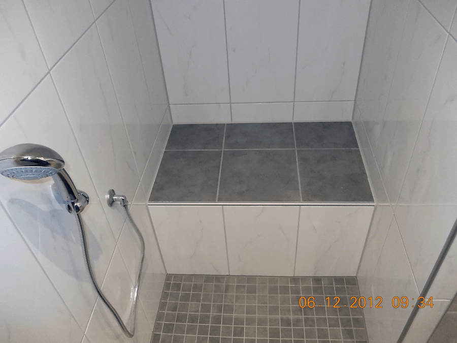 Dusche mit Sitz