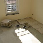 Fliesenverlegung am Boden