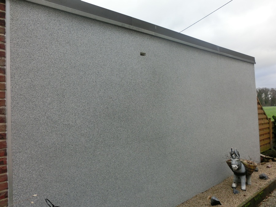 Garage mit Bundsteinputz